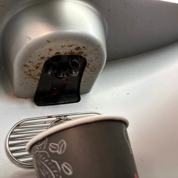 Küflü Kahve Makinesi Ve Personel Tutumu Hakkında Şikayet