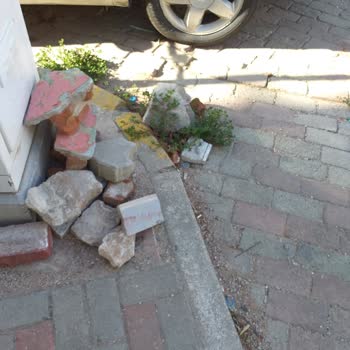 Su Borusu Tamiri Sonrası Bırakılan Kum Ve Taşlar Çevreyi Olumsuz Etkiliyor