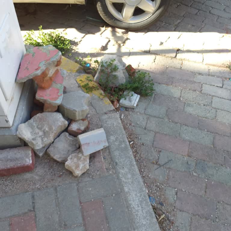 Su Borusu Tamiri Sonrası Bırakılan Kum Ve Taşlar Çevreyi Olumsuz Etkiliyor