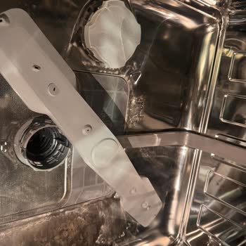 Yeni Bulaşık Makinesinde Kalıcı Leke Ve Çözüm Sunulmayan Servis Mağduriyeti