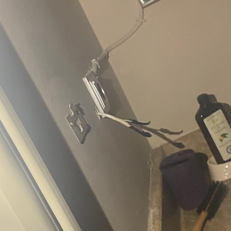 Otel Odasında Fön Makinesi Patladı, Güvenlik Ve Hizmet Eksiklikleri Yaşadık