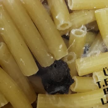 Makarnanın İçinden Çıkan Yabancı Maddeler Güvenimi Sarsdı