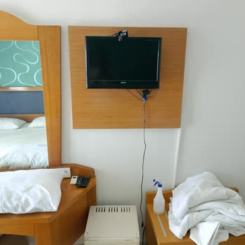 Otel Fotoğrafları Gerçeği Yansıtmıyor, Yetkili Bulunamıyor