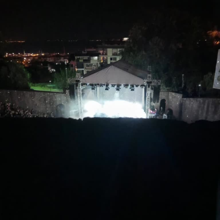 Konserde Koltuk Önünde Duvar Nedeniyle Sahneyi Göremedik Mağduriyet Yaşadık