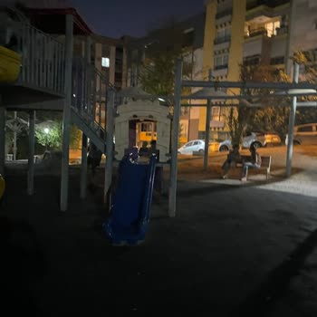 Buca Yaylacık Mahallesi Parkında Aydınlatma Ve Güvenlik Sorunu