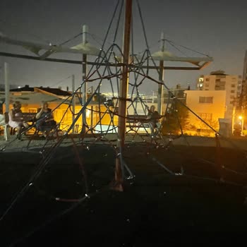 Buca Yaylacık Mahallesi Parkında Aydınlatma Ve Güvenlik Sorunu