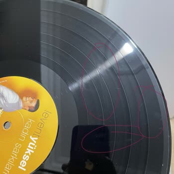 Plakmarketi Çizikli Plak İadesi Reddedildi, Satıcı Üslubu Kötüydü