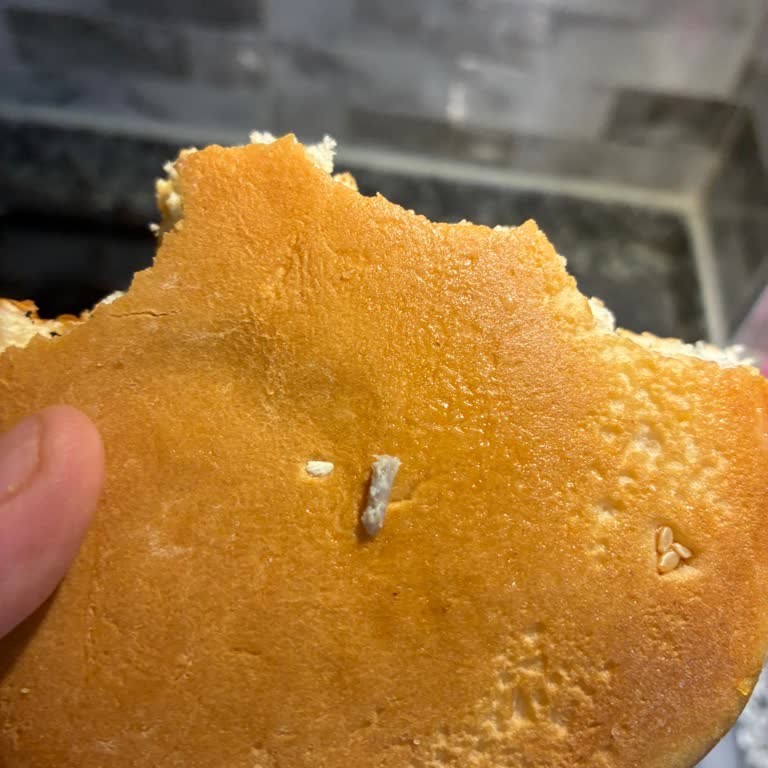 Aldığım Burgerde Kemik Parçası Çıktı, Sağlığım Tehlikeye Girdi!