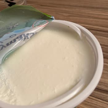 Yoğurt Kabında Erimiş Plastik Ve Başka Bir Kabın Çıkması Sağlık Riski Yarattı