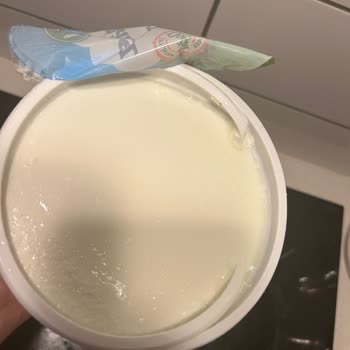 Yoğurt Kabında Erimiş Plastik Ve Başka Bir Kabın Çıkması Sağlık Riski Yarattı