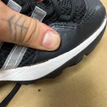 Adidas Terrex Ayakkabıda Açılma Ve Mağaza İlgisizliği