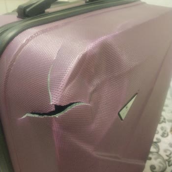 Ajet Uçuşunda Kırık Bavul Ve Çözümsüzlük Mağduriyeti