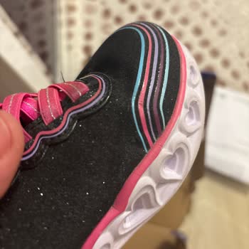 Kısa Sürede Yırtılan Skechers Çocuk Ayakkabısı İçin Değişim Veya İade Talebi