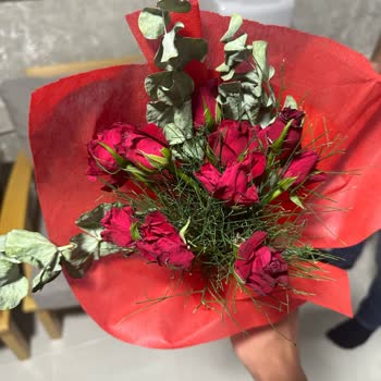 Çiçek Sepeti Teslim Edilen Gül Buketi Solmuş Ve Beklenenden Çok Küçük Geldi