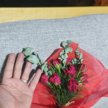 Çiçek Sepeti Teslim Edilen Gül Buketi Solmuş Ve Beklenenden Çok Küçük Geldi