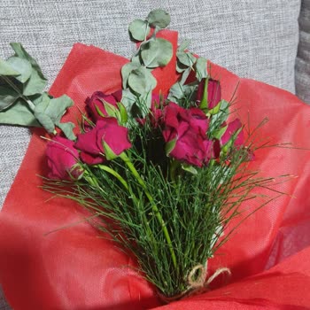 Çiçek Sepeti Teslim Edilen Gül Buketi Solmuş Ve Beklenenden Çok Küçük Geldi