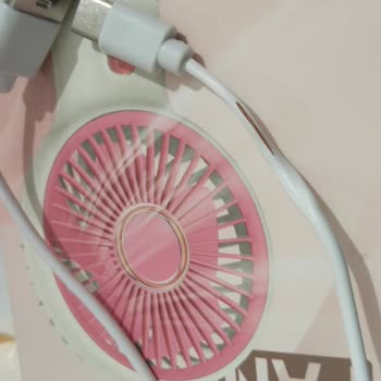 Hakikat Kırtasiye Handheld 3 Speed Fan Model Ürün Şarj Ettiğimizde, Kablosunda Erime Meydana Geldi!