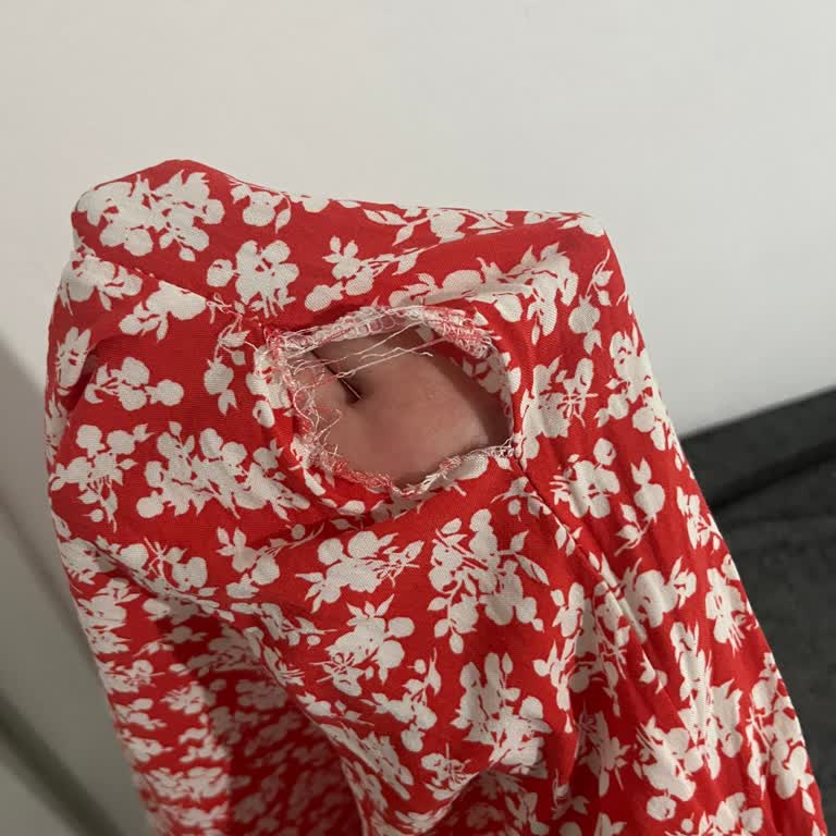 İlk Yıkamada Dikiş Yerinden Yırtılan Elbise İçin Para İadesi Talebi