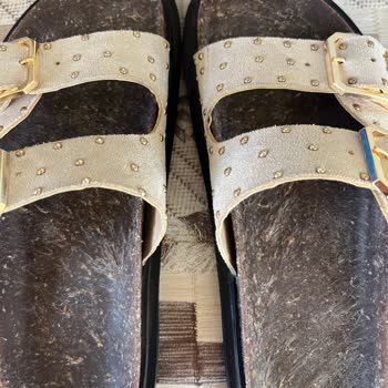 Bir Günlük Kullanımda Terlikte Soyulma Ve Leke Sorunu