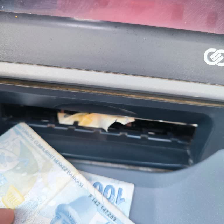 ATM'de Alıkonulan Paramın İadesi Gecikti, Mağduriyetimin Giderilmesini İstiyorum