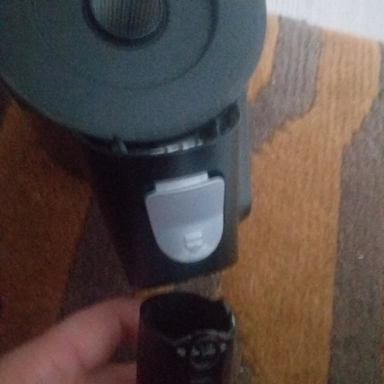 Bosch Dikey Süpürge Toz Haznesi Mandalı Aniden Kırıldı