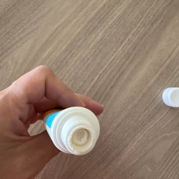 Bebek Güneş Kremi Aşırı Katı Ve Kullanılamıyor