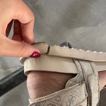 Guess Kısa Sürede Yırtılan Sandalet Ve Müşteri Hizmetlerinden Dönüş Alamama