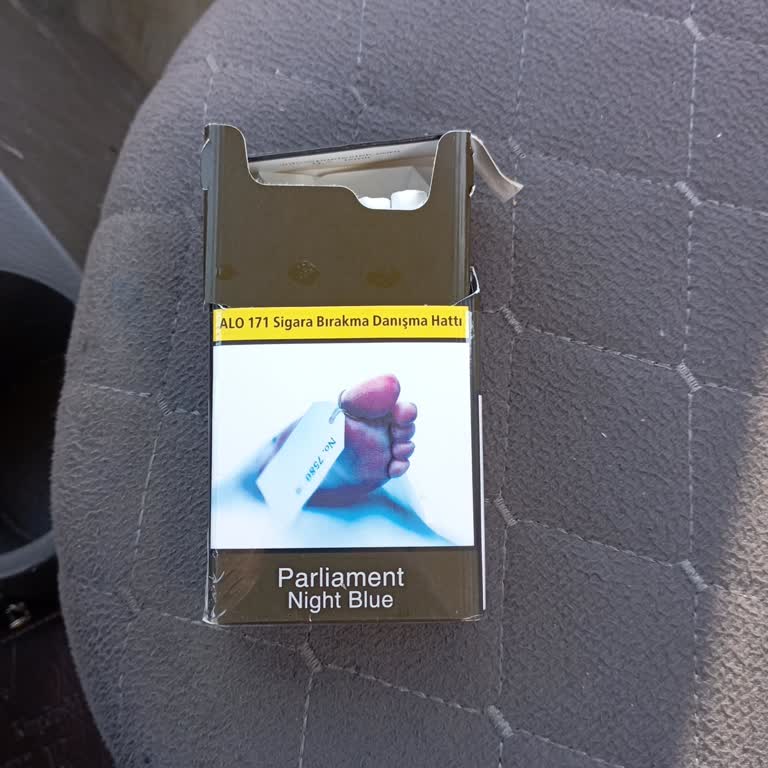 Parlement Night Blu Kısa Sigaraların Kutuları Dayanıksız Ve Hızla Dağılıyor