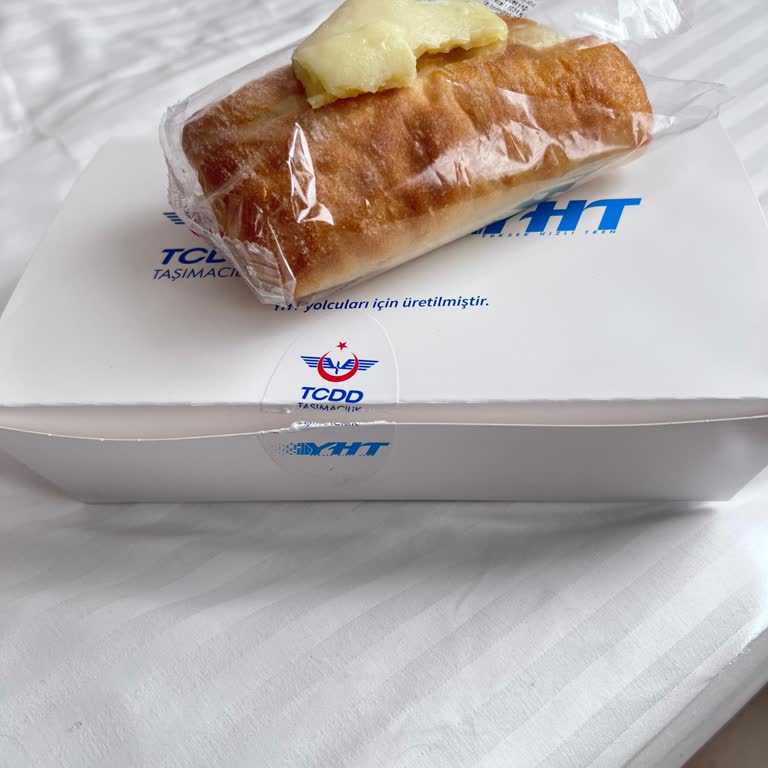 YHT Business Kahvaltı Paketinde Küflü Sandviçle Karşılaştım