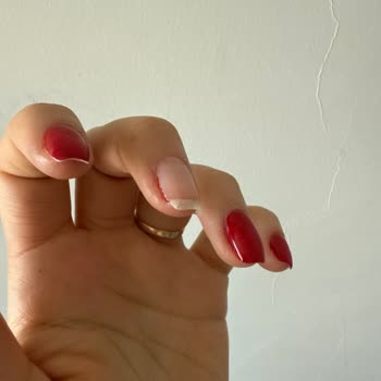 Kalıcı Oje Hizmeti Fiyasko: Hem Ürün Hem İletişim Sorunu!