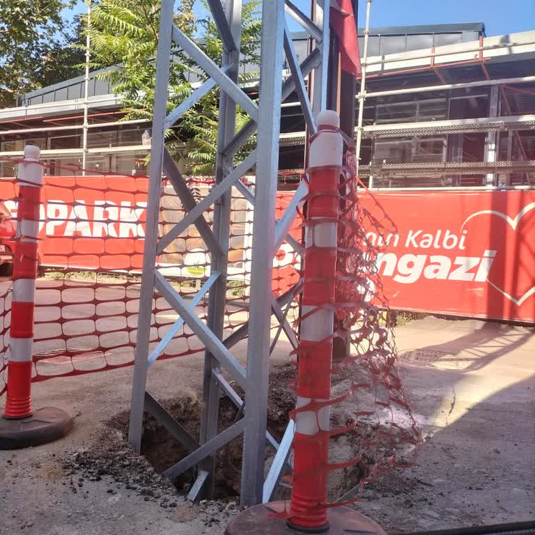 Apartman Önüne Taşınan Elektrik Direği Manzara Ve Güvenliği Olumsuz Etkiliyor