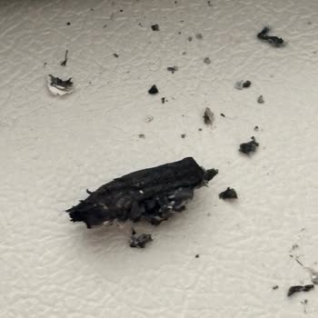 Marlboro Edge Sigarada Odun Parçaları Ve Tütün Kalitesinin Düşmesi