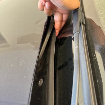 BMW'de Premium Beklentiyi Sarsan Ön Cam Fitili Sorunu