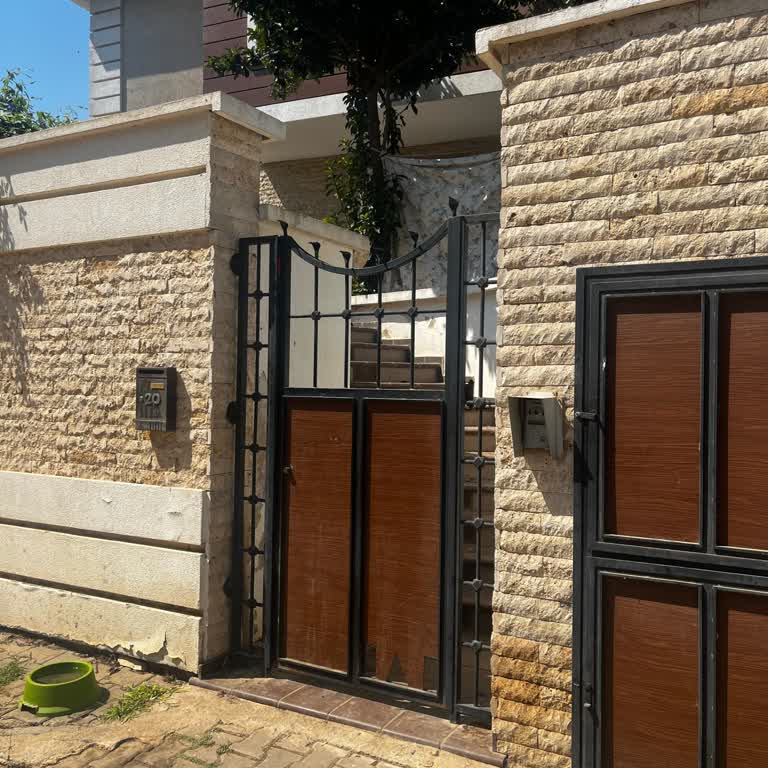 Kolay Gelsin Kargo Görevlisinin İzinsiz Bahçeye Girmesi Ve Hasarlı Teslimat Mağduriyeti