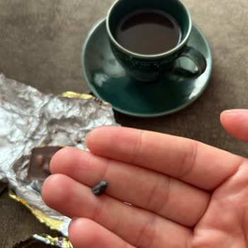 Ülker Antep Fıstıklı Çikolatadan Çıkan Taşla Yaşadığım Şok