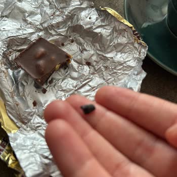 Ülker Antep Fıstıklı Çikolatadan Çıkan Taşla Yaşadığım Şok