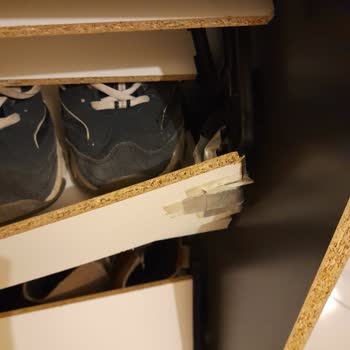 Trendyol Kullanımda Rafları Düşen Ve Sağlık Riski Yaratan Ayakkabılık İçin Ücret İadesi Talebi