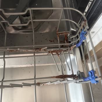 Bulaşık Makinesi Sepetleri Kısa Sürede Paslandı, Ücretsiz Çözüm Bekliyorum