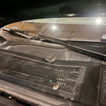 Azura Deluxe Otel Otoparkında Aracıma Düşen Taş Nedeniyle Oluşan Zararın Karşılanmaması!