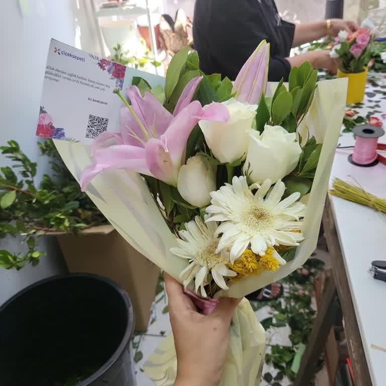 Sipariş Edilen Çiçek Yerine Farklı Ve Ucuz Bir Çiçek Gönderildi, Mağduriyet Yaşadım