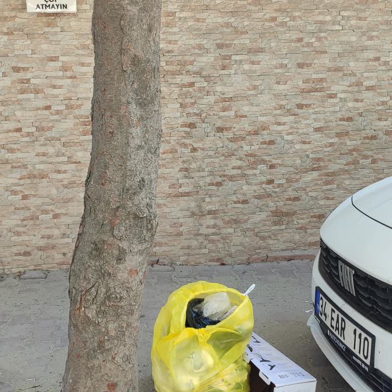 Sokaklara Atılan Çöpler Mahallemizi Kirliliğe Mahkum Ediyor!