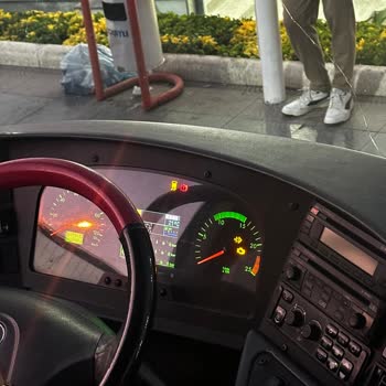 Varan Turizm'de Gecikme, Arıza Ve İletişim Sorunu Yolculuğu Mağdur Etti