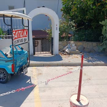 Her Cumartesi Evimizin Önüne Park Eden Araçlar Nedeniyle Giriş Çıkışlarımız Engelleniyor