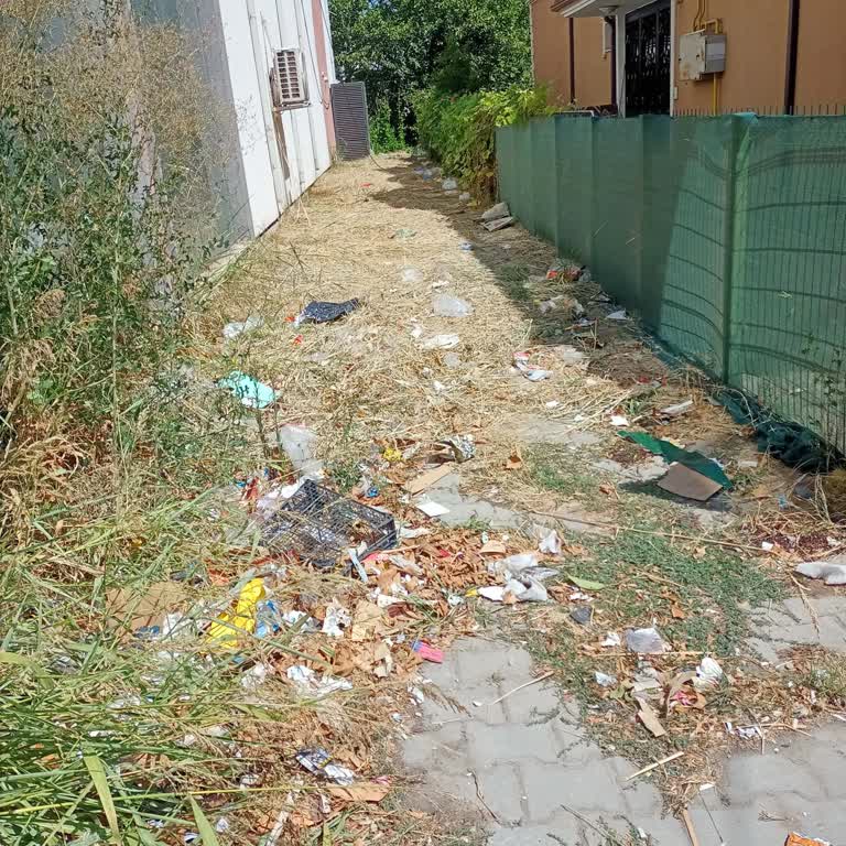 A101 Mağazasının Çevre Kirliliği Apartman Sakinlerini Mağdur Ediyor