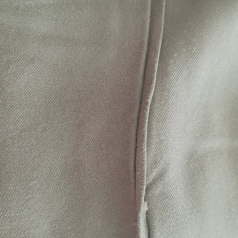 Az Kullanılan Zara Pantolonda Dikiş Açılması Ve Deformasyon