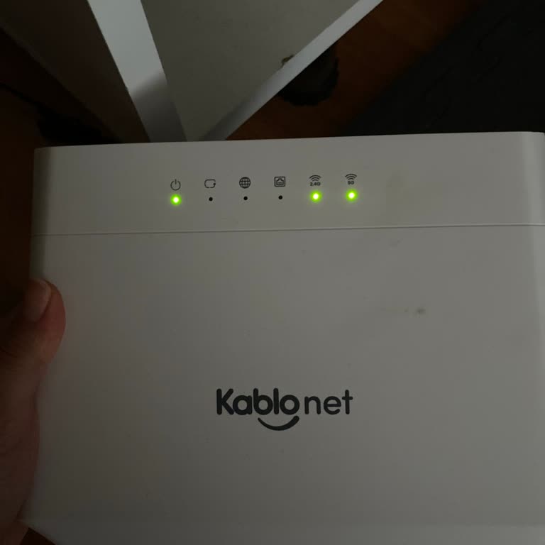 Uzun Süredir Devam Eden İnternet Kesintisine Ve Yetersiz Müşteri Hizmetlerine Çözüm Bekliyorum