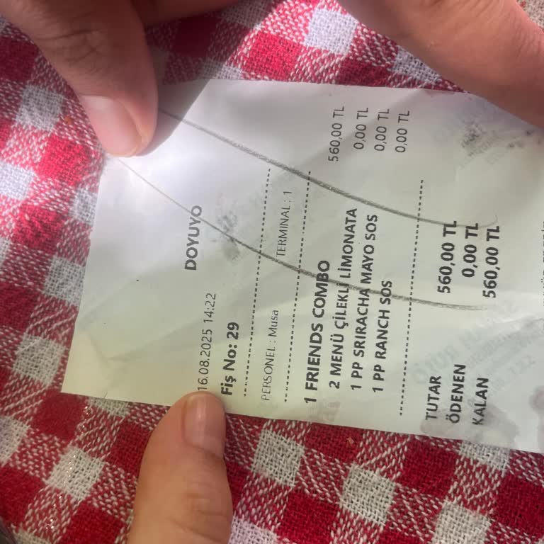 Doyuyo'da Eski Lezzet Yok, Sert Tavuk Ve Kuru Hamburger Mağduriyeti