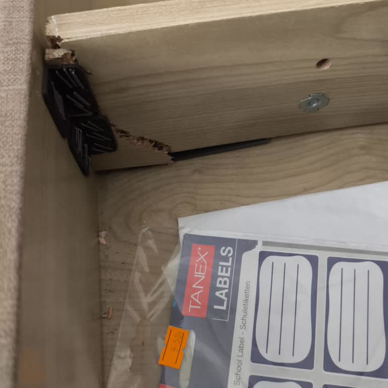 Kırık Kanepe Sorunu Çözülmüyor, Garantiye Rağmen Ücret Talebi