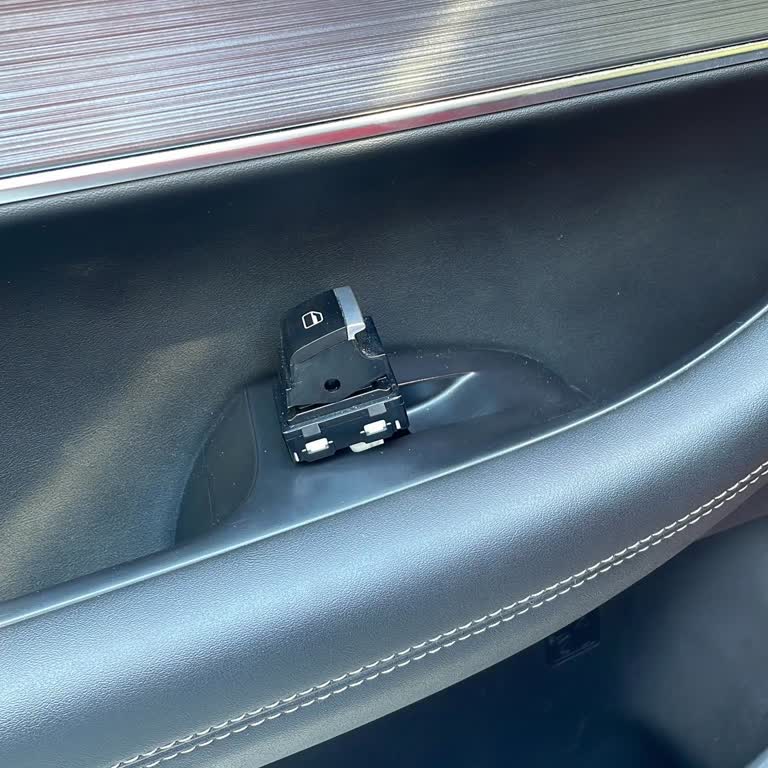 Yetkili Serviste Tekrarlayan Cam Düğmesi Sorunu Ve Yüksek Onarım Ücreti Hayal Kırıklığı Yarattı