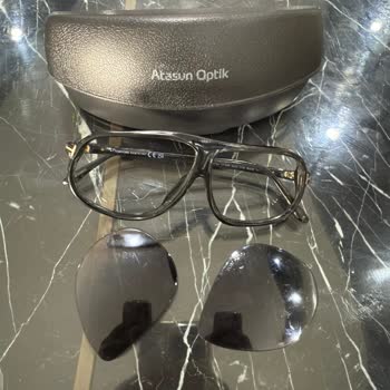 Tom Ford Gözlüğüm Eridi, Mağaza Çözüm Sunmadı Ve Orijinalliğinden Şüpheliyim